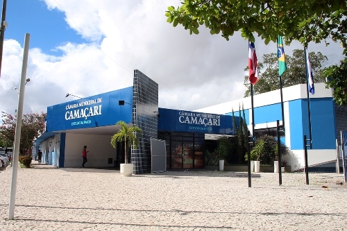 Três ex presidentes da Câmara Municipal de Camaçari, Teo Ribeiro, José Marcelino e Oziel Araújo foram denunciados pelo crime de 'Improbidade Administrativa' Três ex presidentes da Câmara Municipal de Camaçari, Teo Ribeiro, José Marcelino e Oziel Araújo foram denunciados pelo crime de 'Improbidade Administrativa'